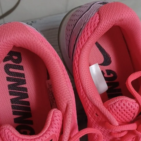 Nike Women's Pink Running Shoes - Picture 5 of 6